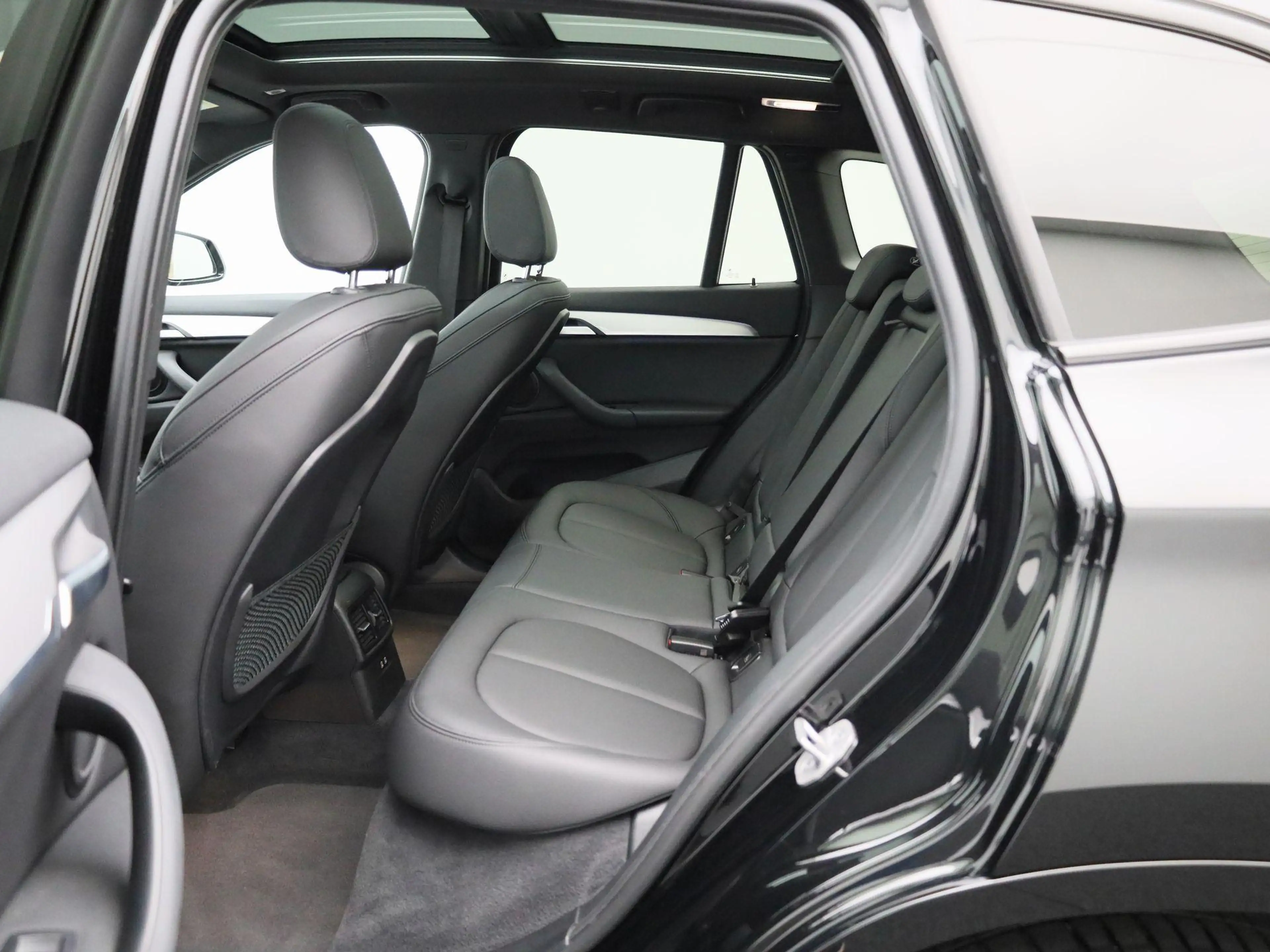 BMW X1 xDrive25e (162 kW) — photo 10