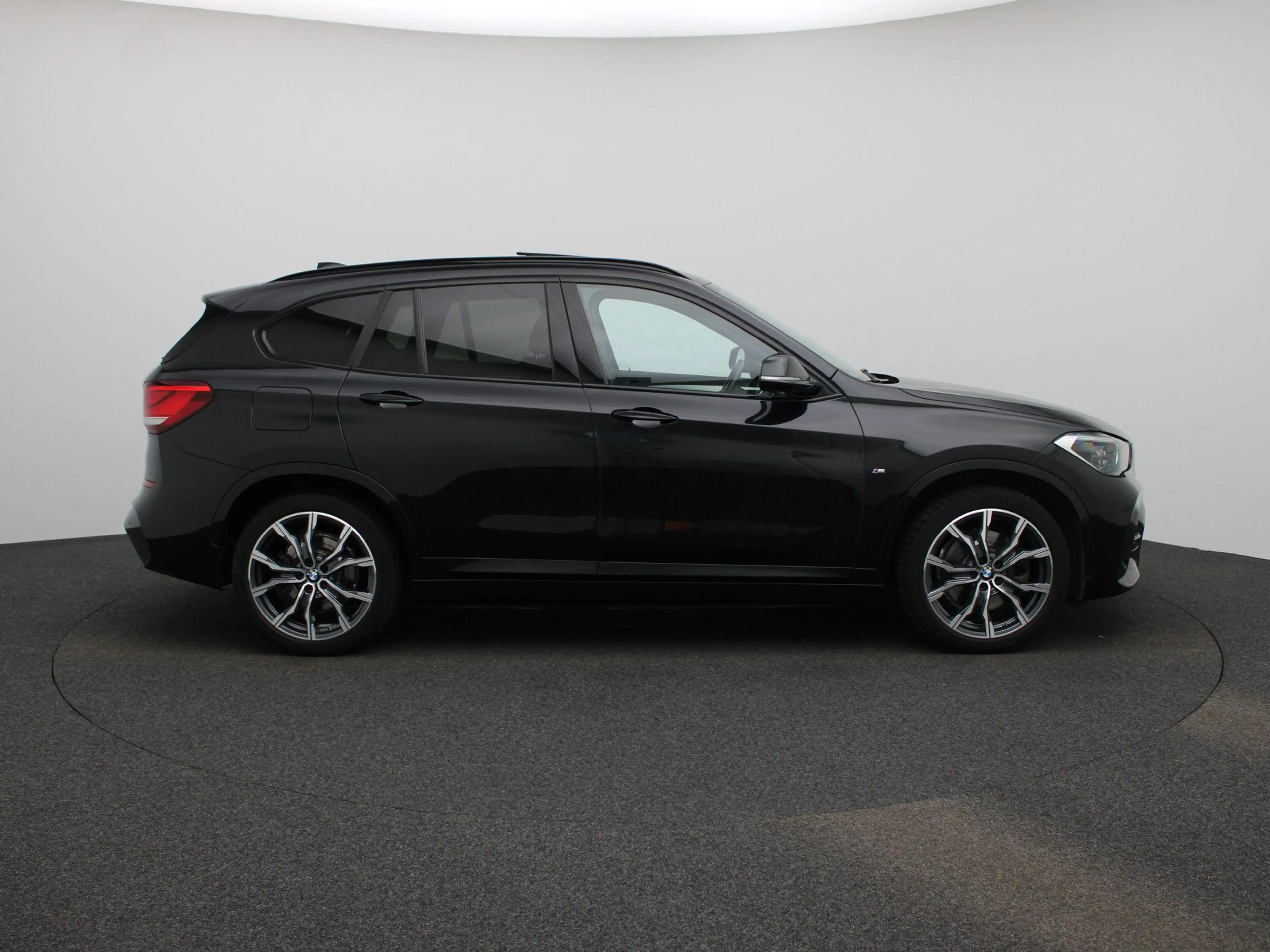 BMW X1 xDrive25e (162 kW) — photo 6