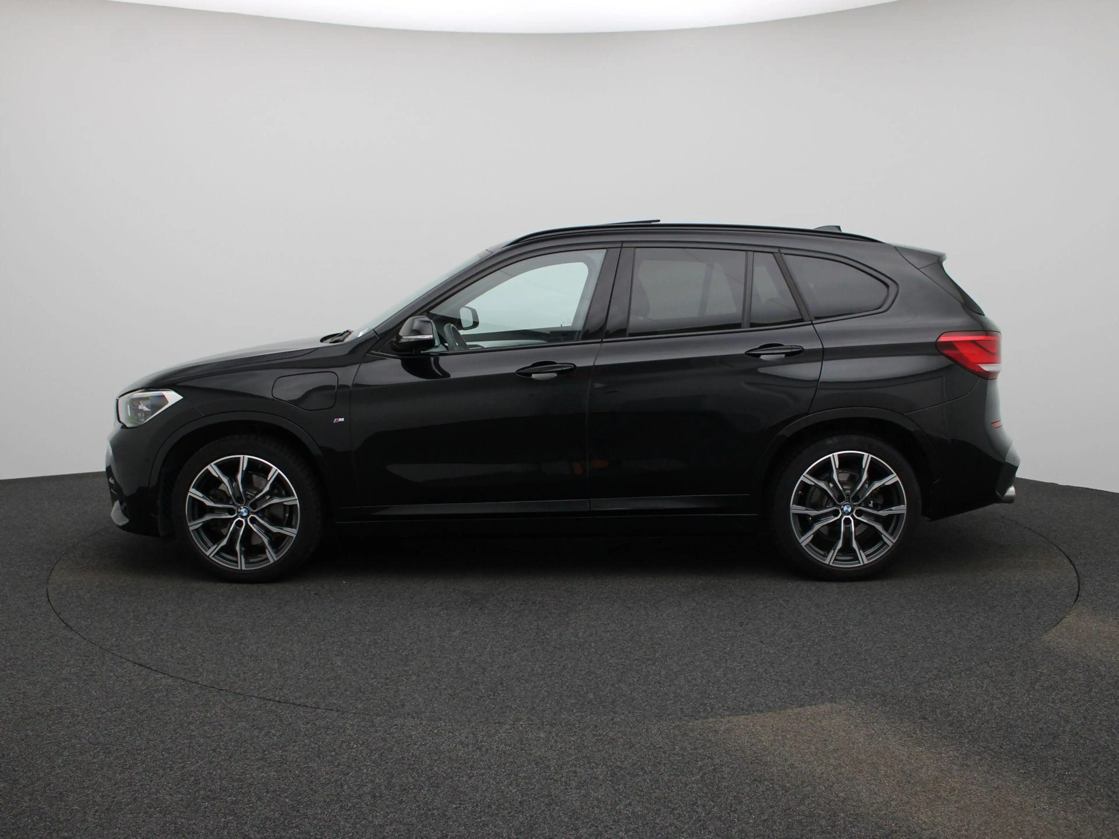 BMW X1 xDrive25e (162 kW) — photo 4
