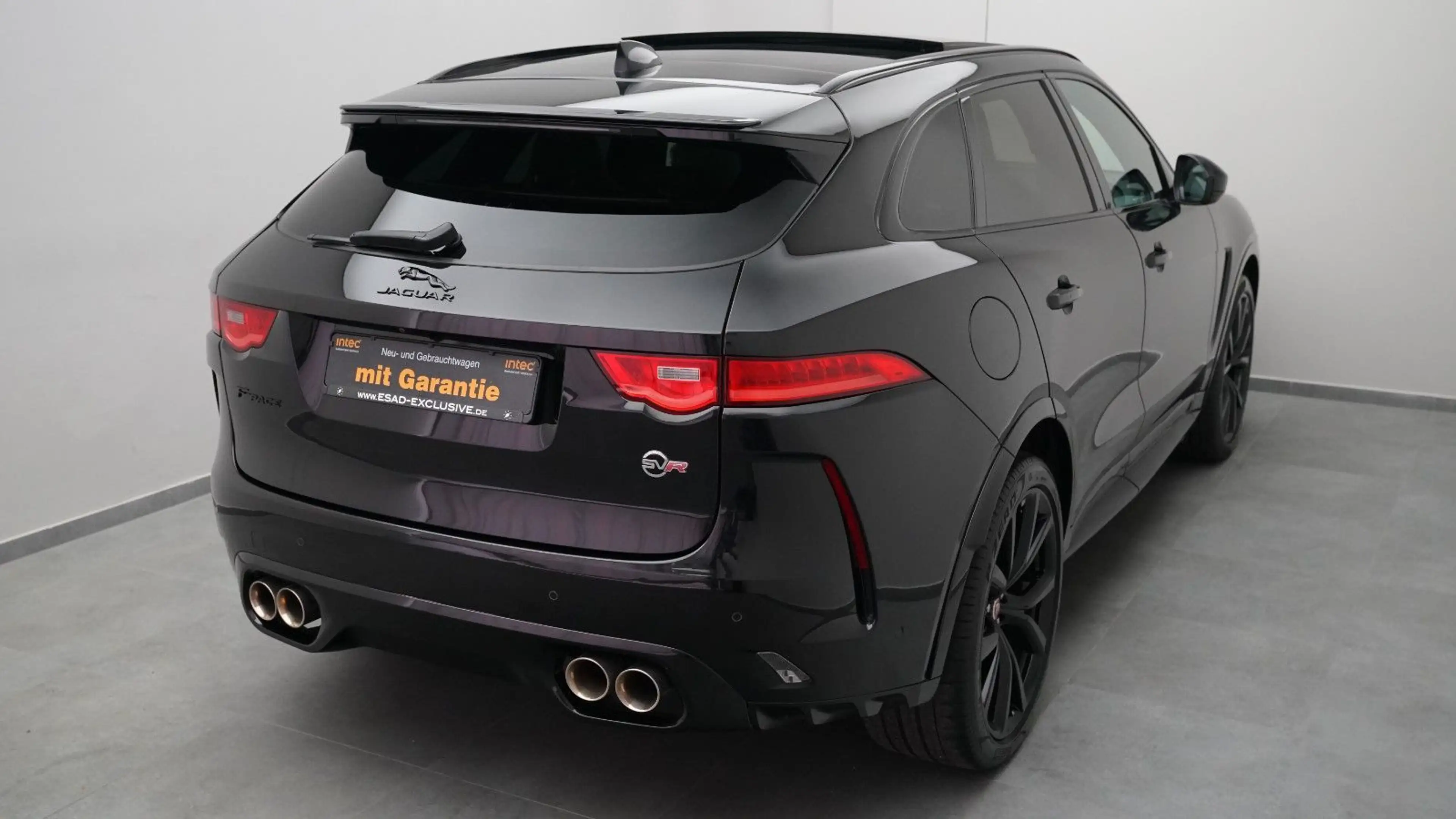 Jaguar F-Pace SVR AWD 5.0 V8  *BLACK-PACK*AHK*PANO* — photo 7