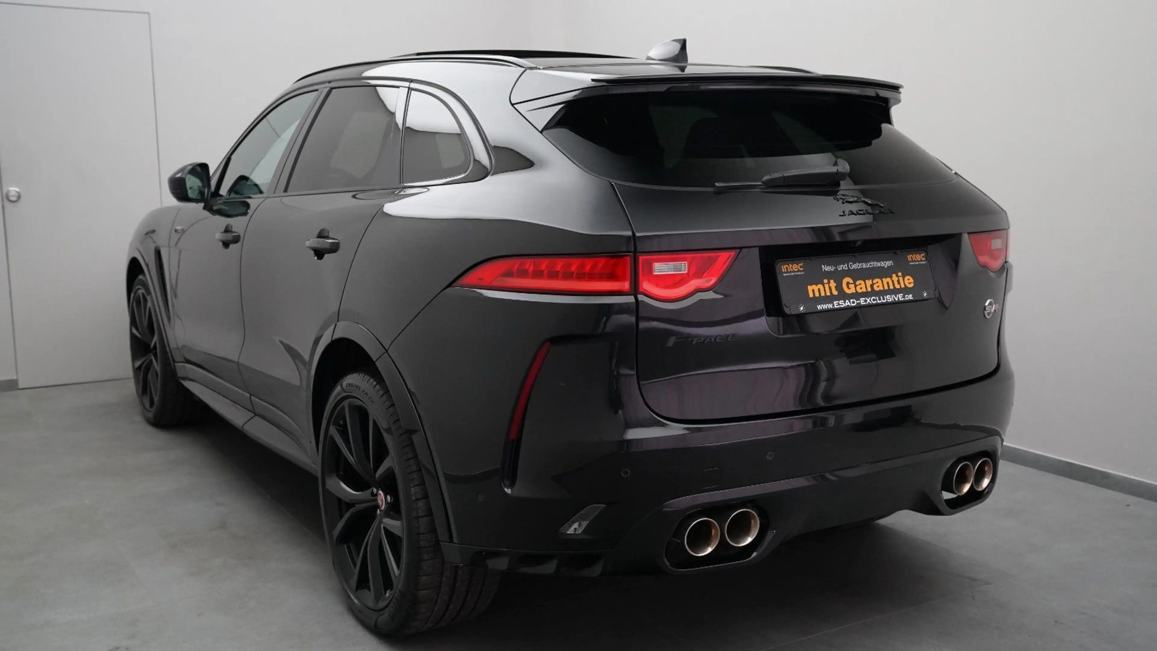 Jaguar F-Pace SVR AWD 5.0 V8  *BLACK-PACK*AHK*PANO* — photo 5