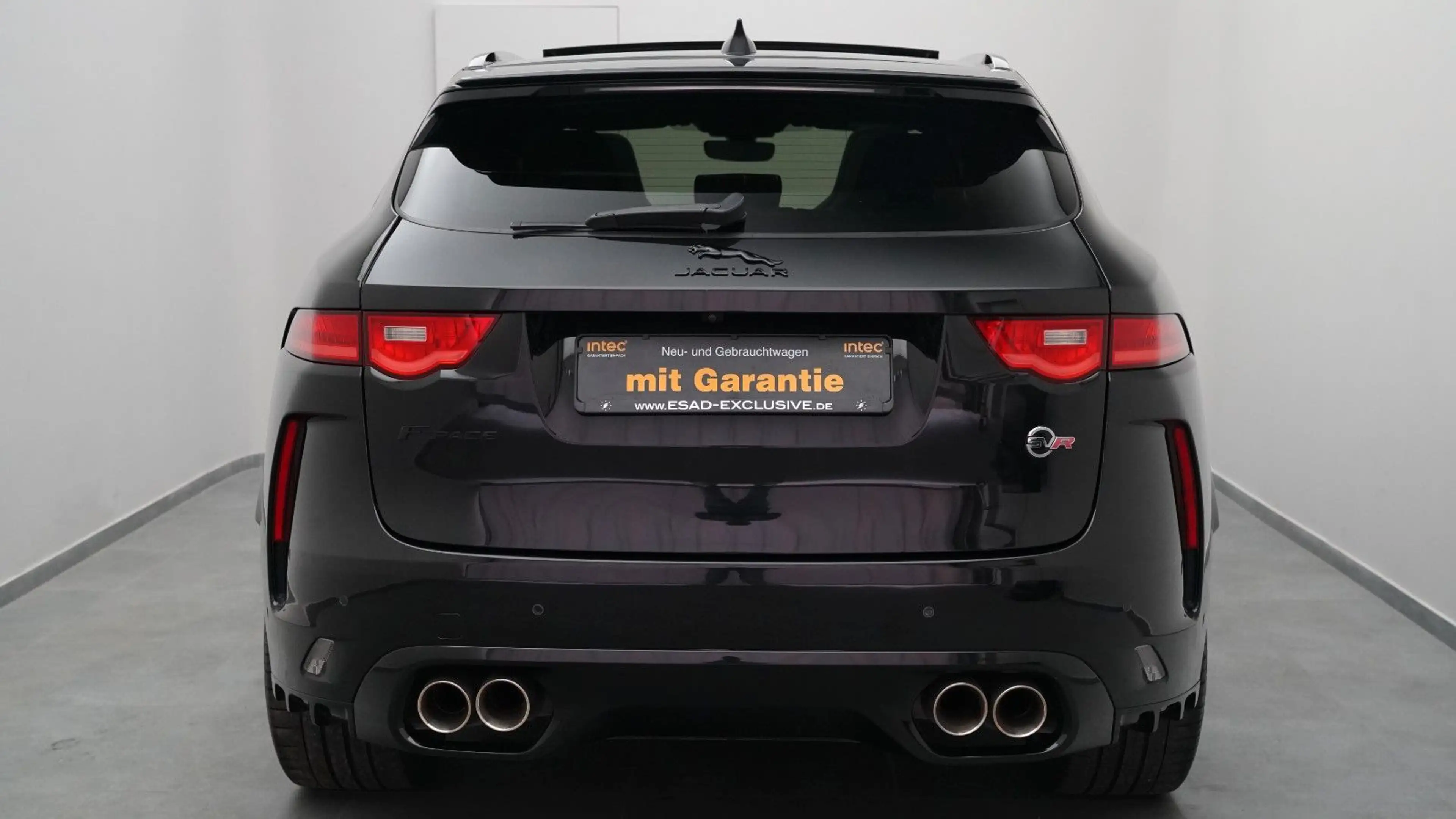 Jaguar F-Pace SVR AWD 5.0 V8  *BLACK-PACK*AHK*PANO* — photo 6