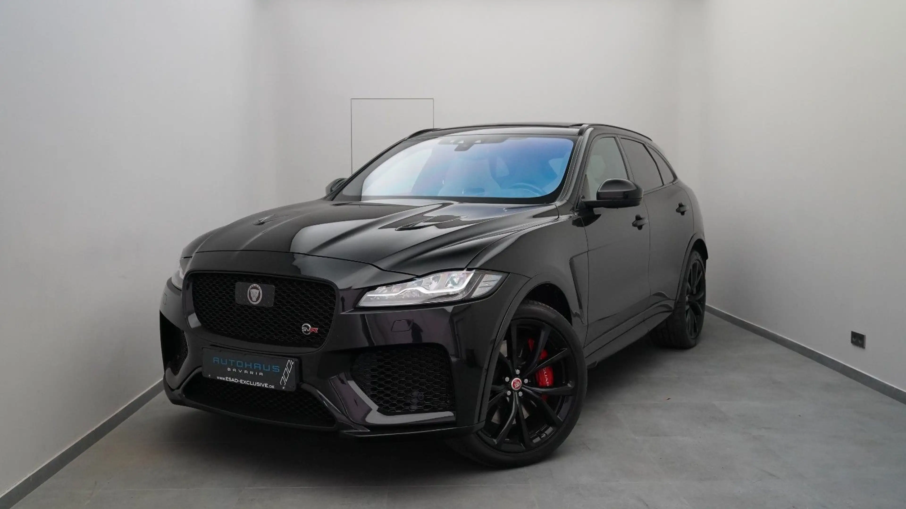Jaguar F-Pace SVR AWD 5.0 V8 *BLACK-PACK*AHK*PANO*