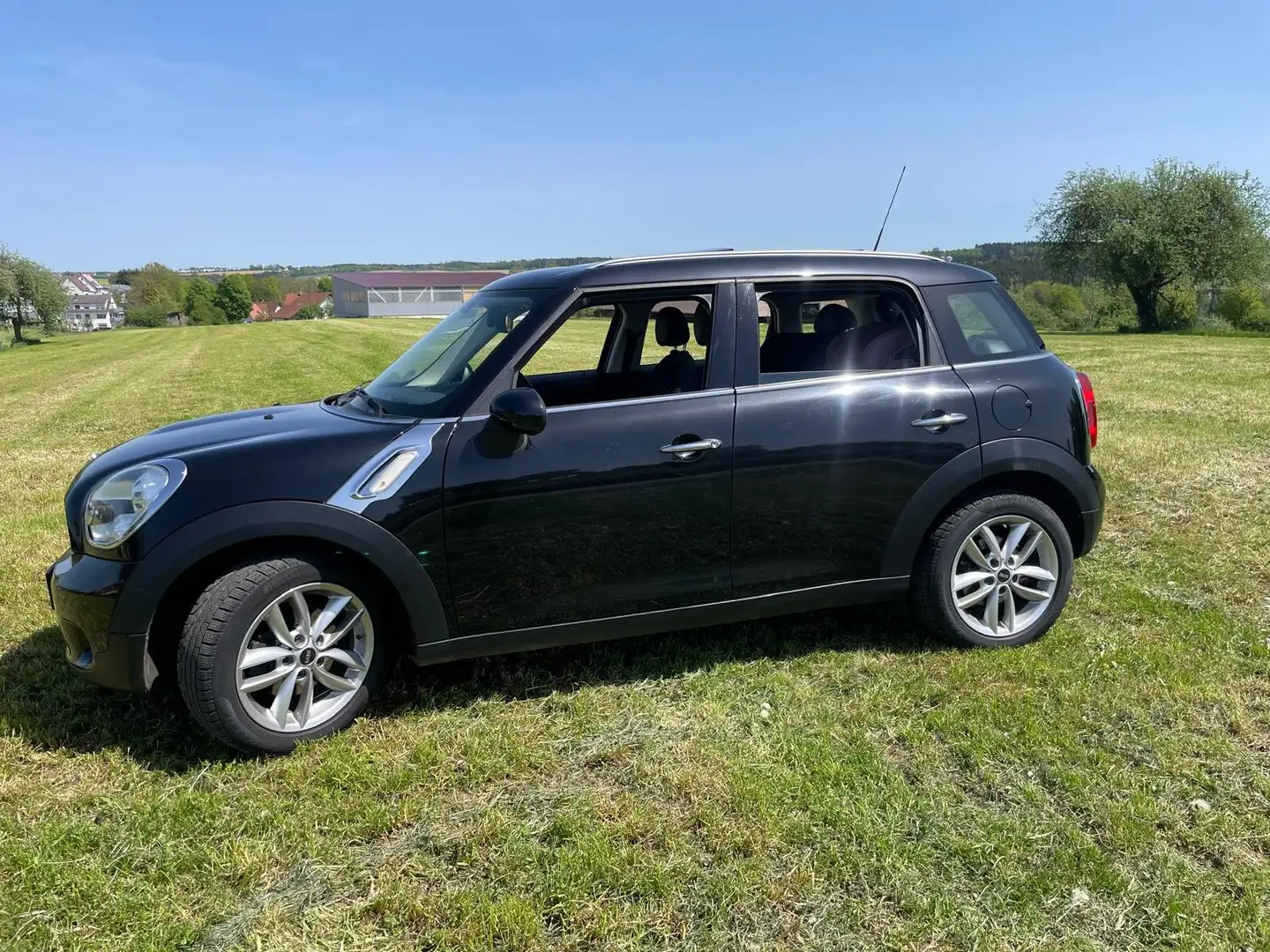 MINI Cooper D Countryman COUNTRYMAN D.Aut. Glasdach Navi Xenon 17 Zoll Schwarz - 1