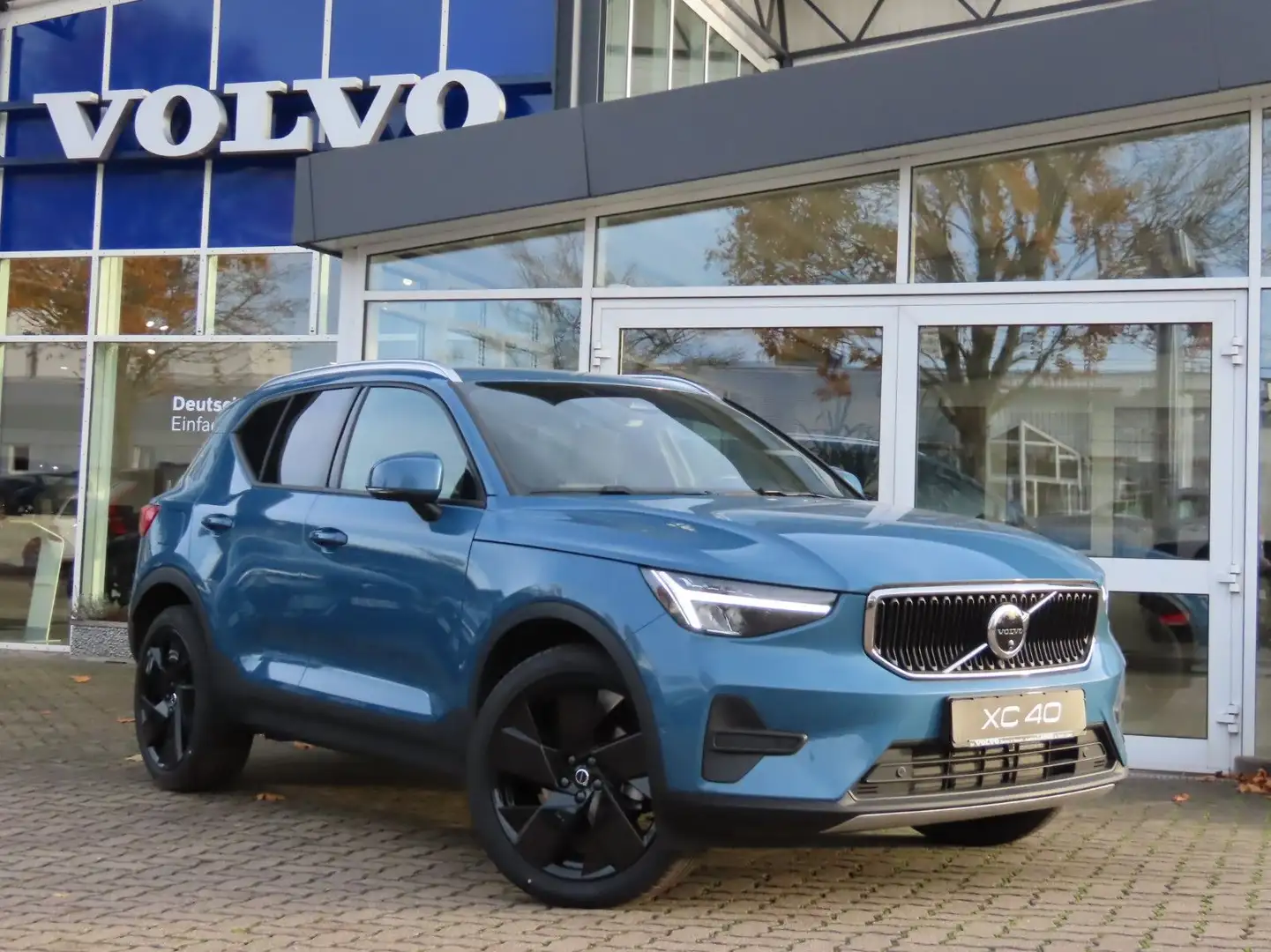 Volvo XC40 Core 2WD Blau - 1