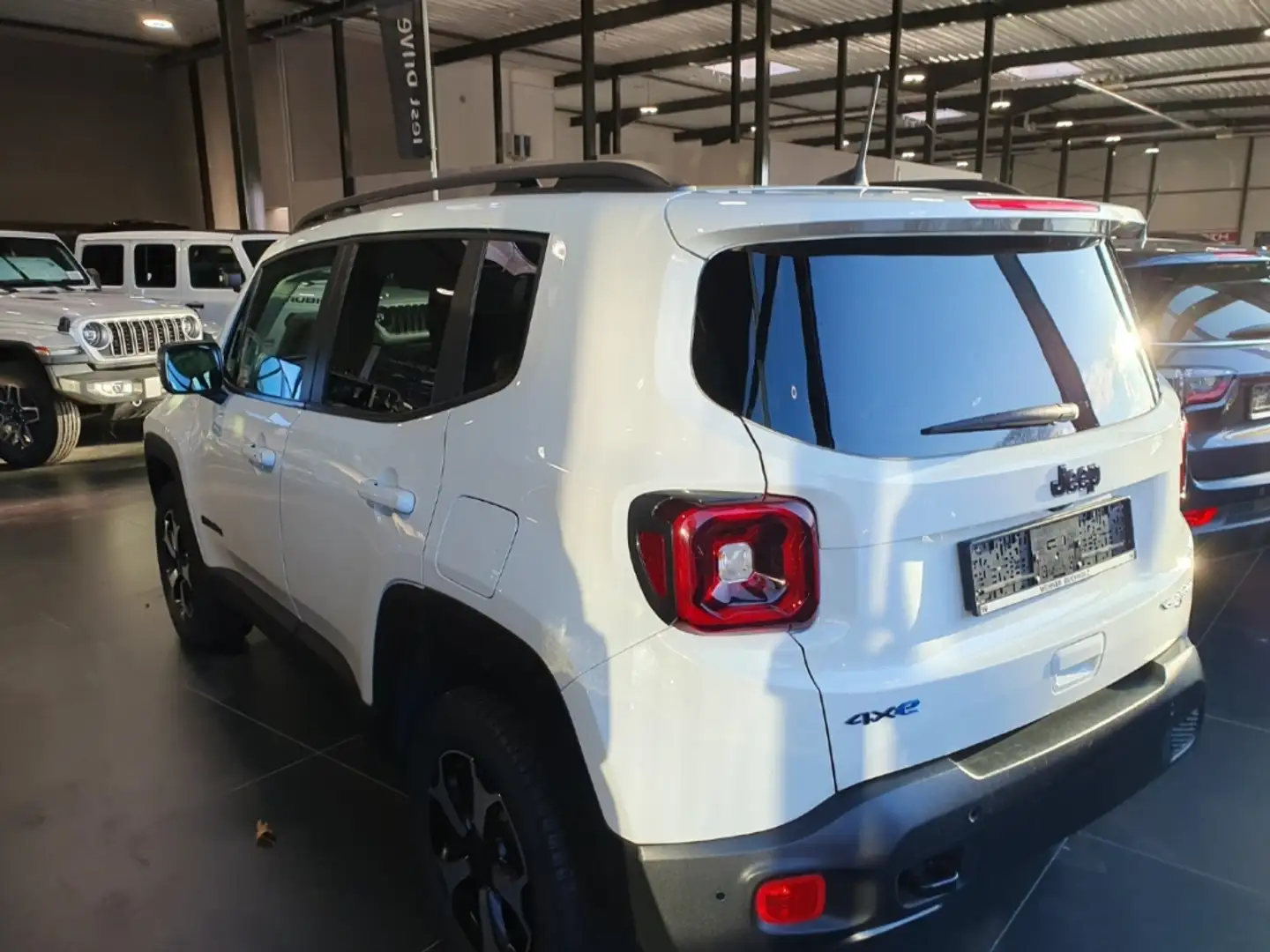 Jeep Renegade Trailhawk Plug-In-Hybrid 4Xe Weiß - 2