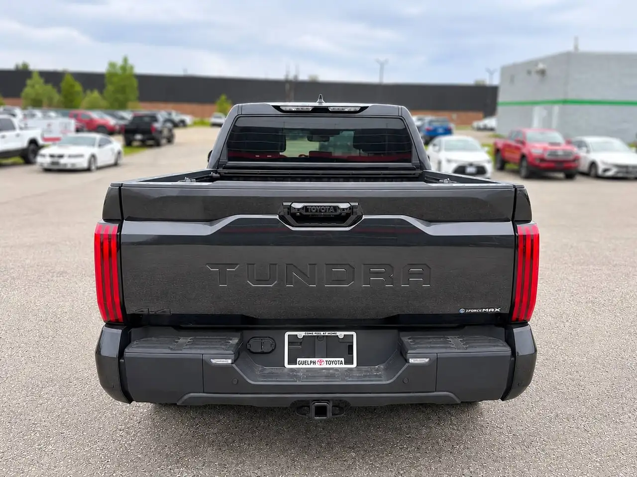 Toyota Tundra снимка Toyota Tundra