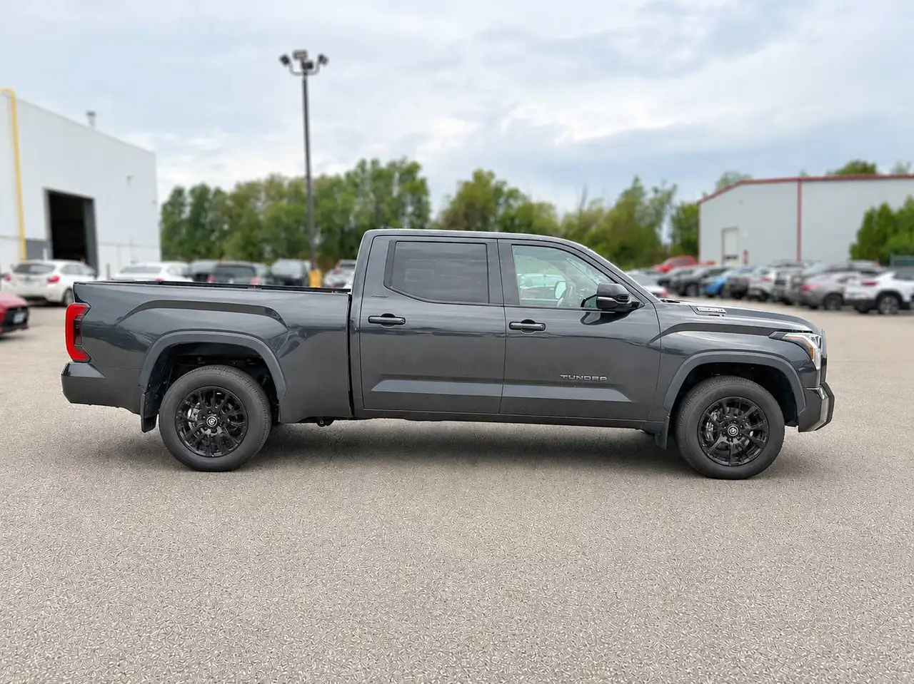 Toyota Tundra снимка Toyota Tundra