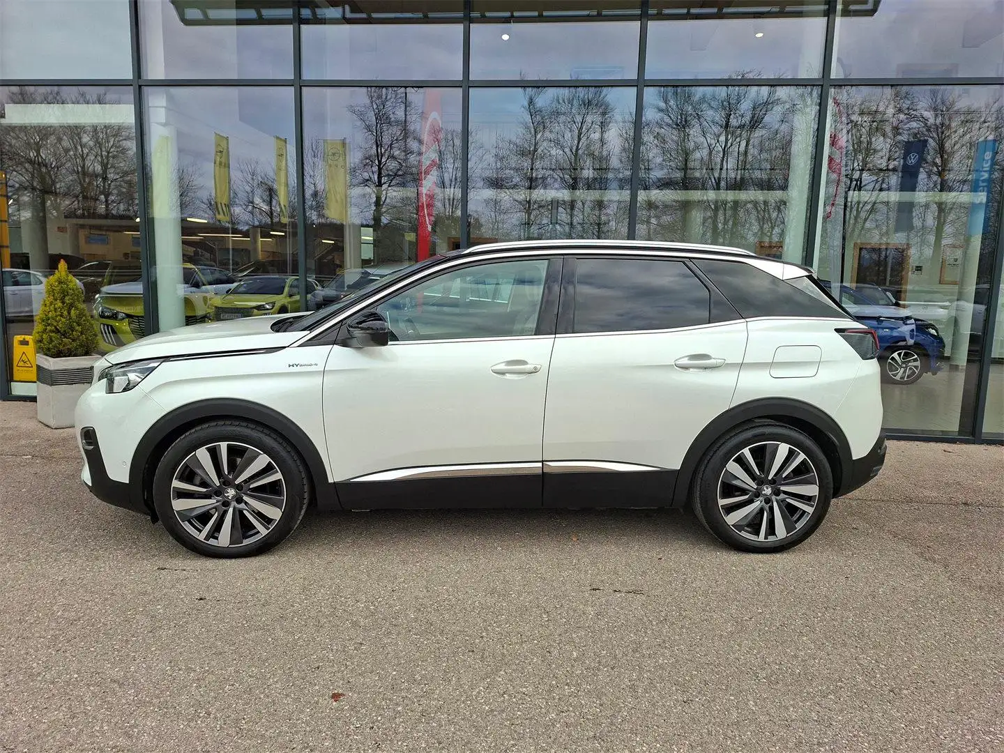 Peugeot 3008 Hybrid4 300 e-EAT8 GT Weiß - 2