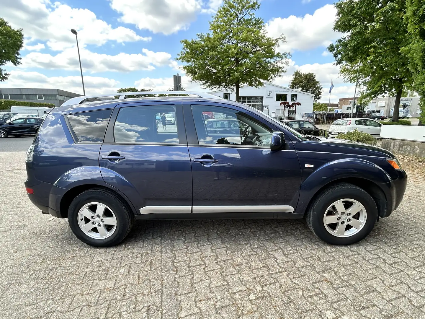 Mitsubishi Outlander 2.0 DI-D 4WD Modrá - 2