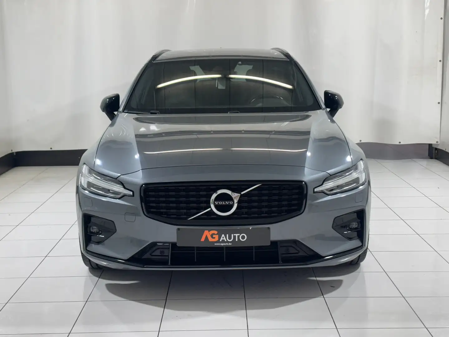 Volvo V60 B3 R-Design * LED * Cuir * Carplay  * Caméra - 2