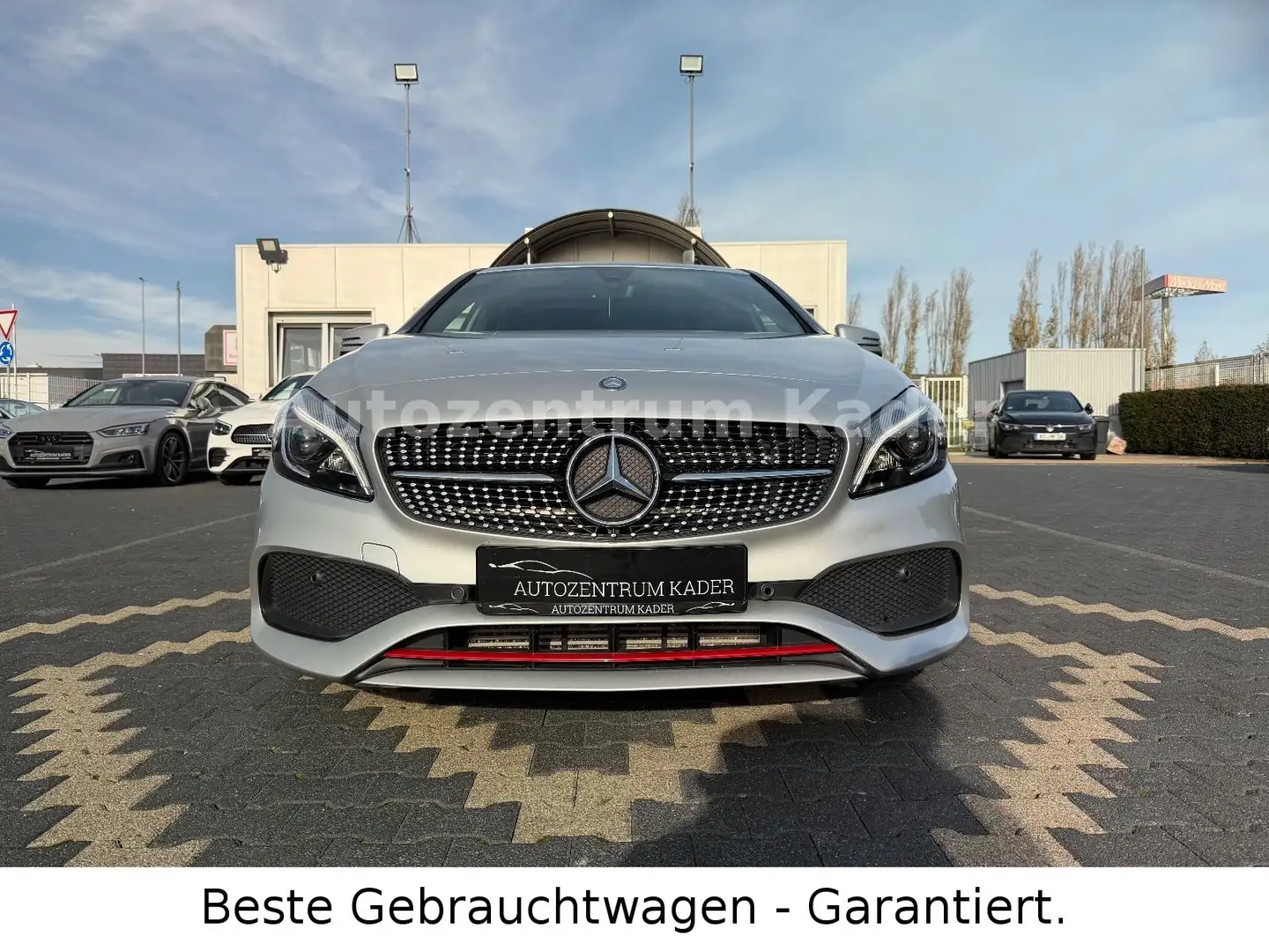 Mercedes-Benz A 250 4Matic Sport*LED*Navi*Alcantara*AMG Paket* Silber - 1