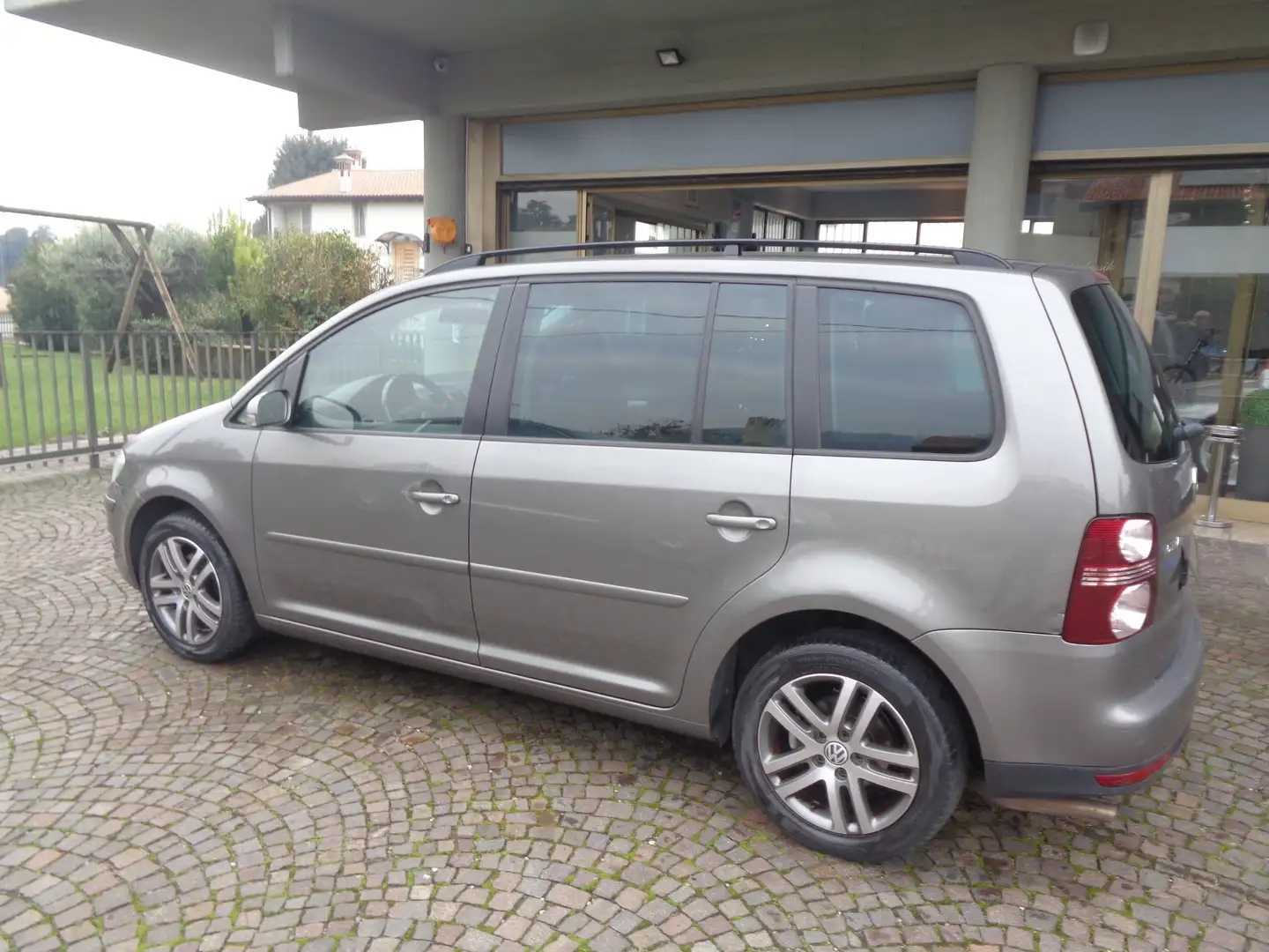 Volkswagen Touran Touran 2.0 metano (7 posti con gancio traino) Grijs - 2