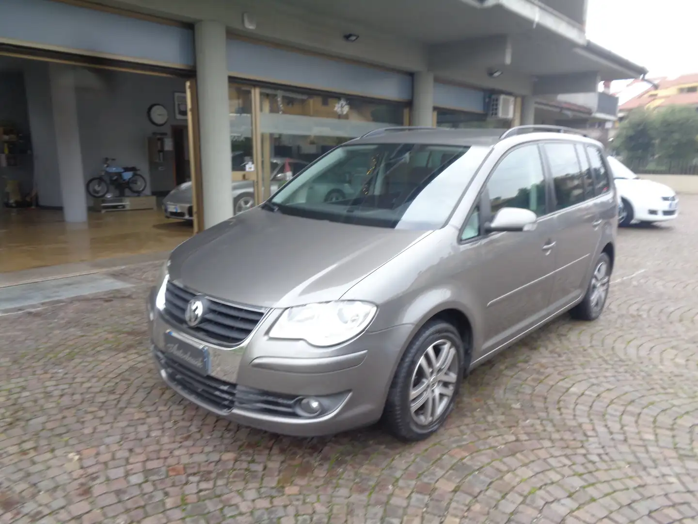 Volkswagen Touran Touran 2.0 metano (7 posti con gancio traino) Grijs - 1