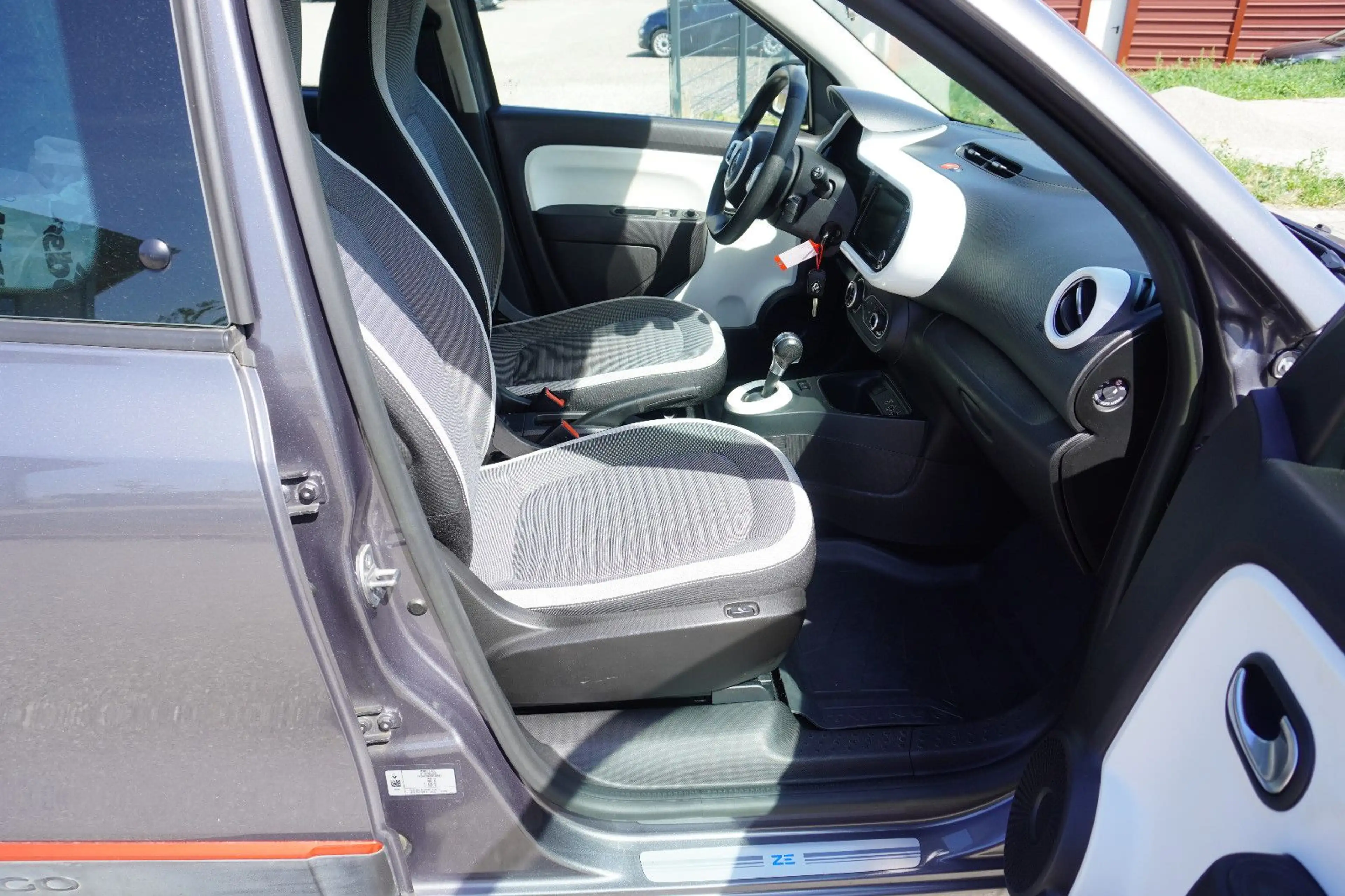 Renault Twingo Zen Electric Sitzhzg Tempo CAM 1.Hand 92% — photo 11