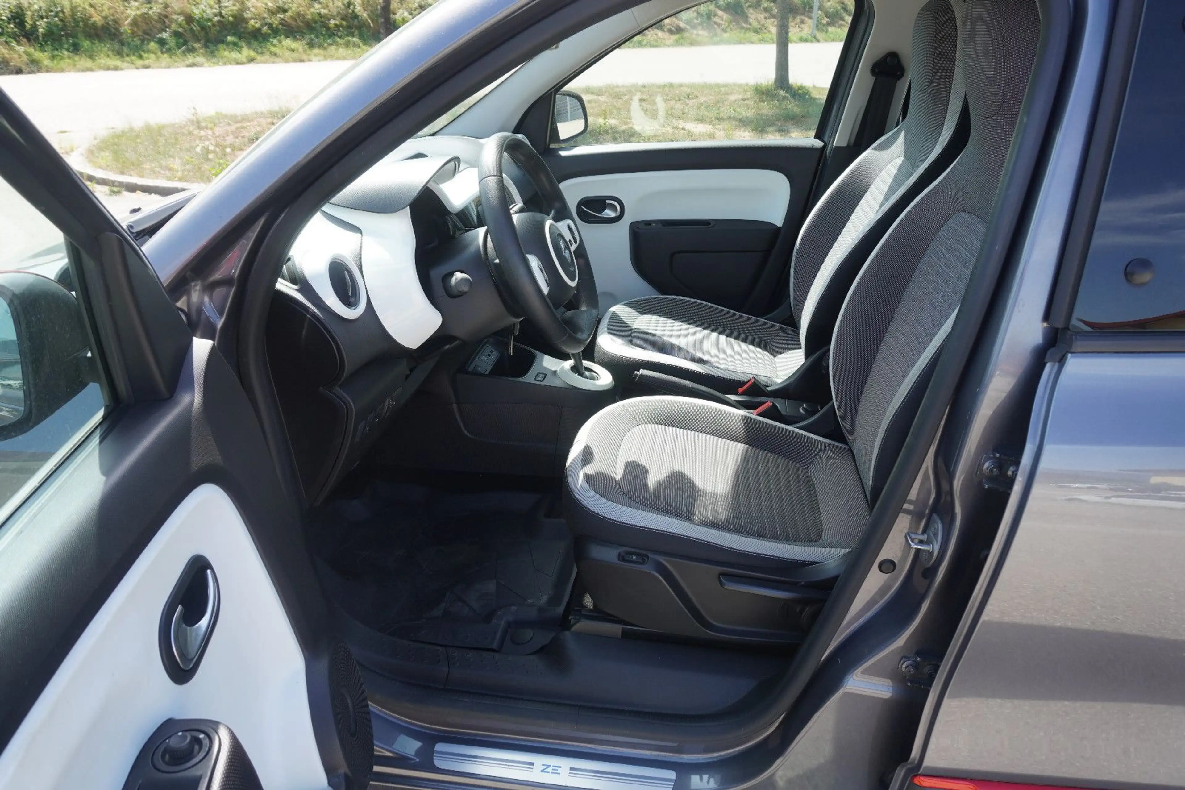 Renault Twingo Zen Electric Sitzhzg Tempo CAM 1.Hand 92% — photo 10