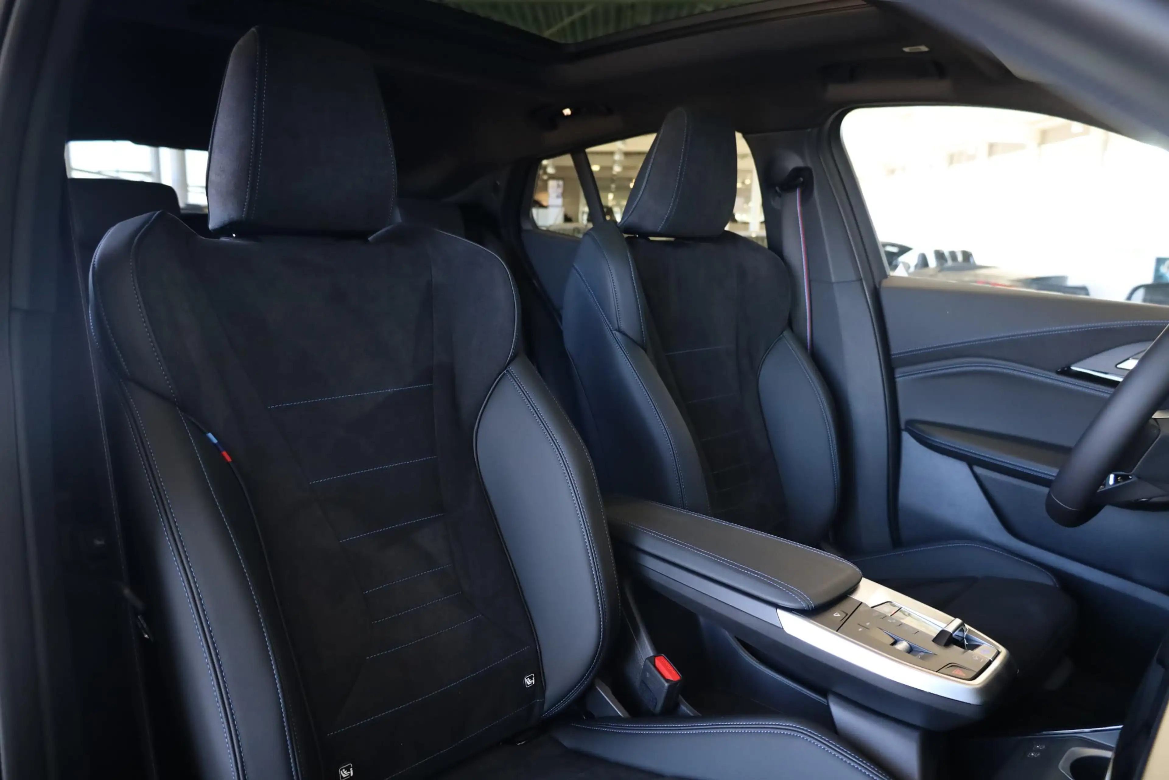 BMW iX2 eDrive20 | M Sport Pro | Panoramadak | Harman/Kard — photo 8