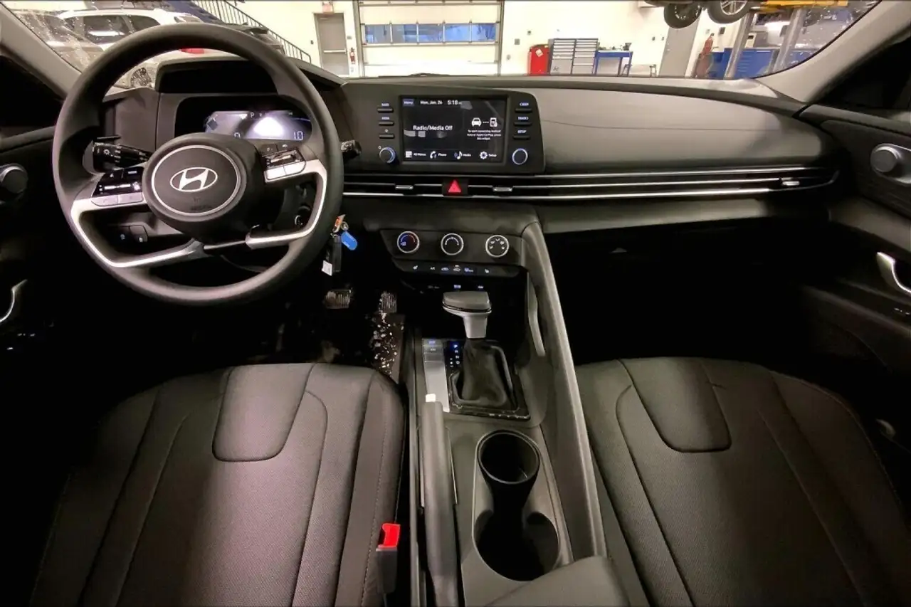 Hyundai ELANTRA снимка Hyundai ELANTRA