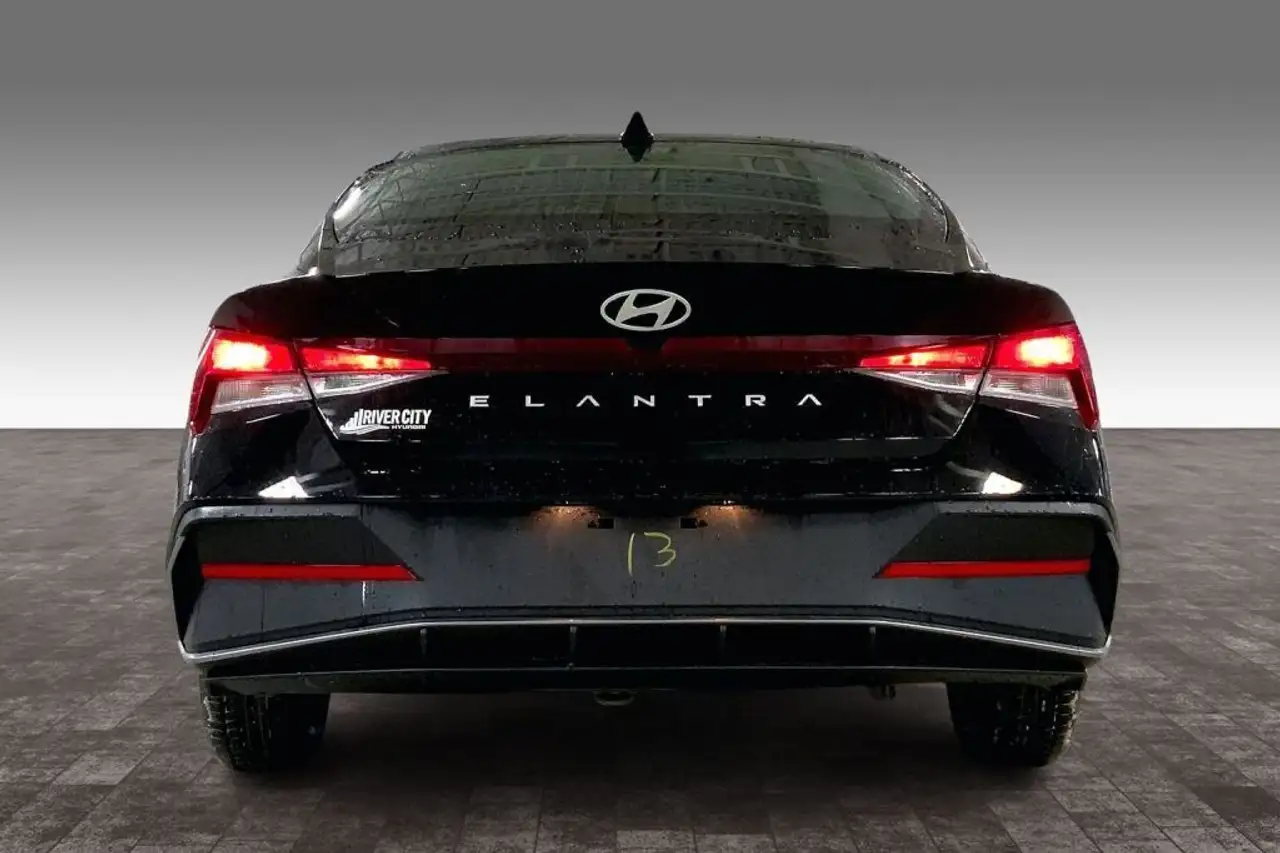 Hyundai ELANTRA снимка Hyundai ELANTRA