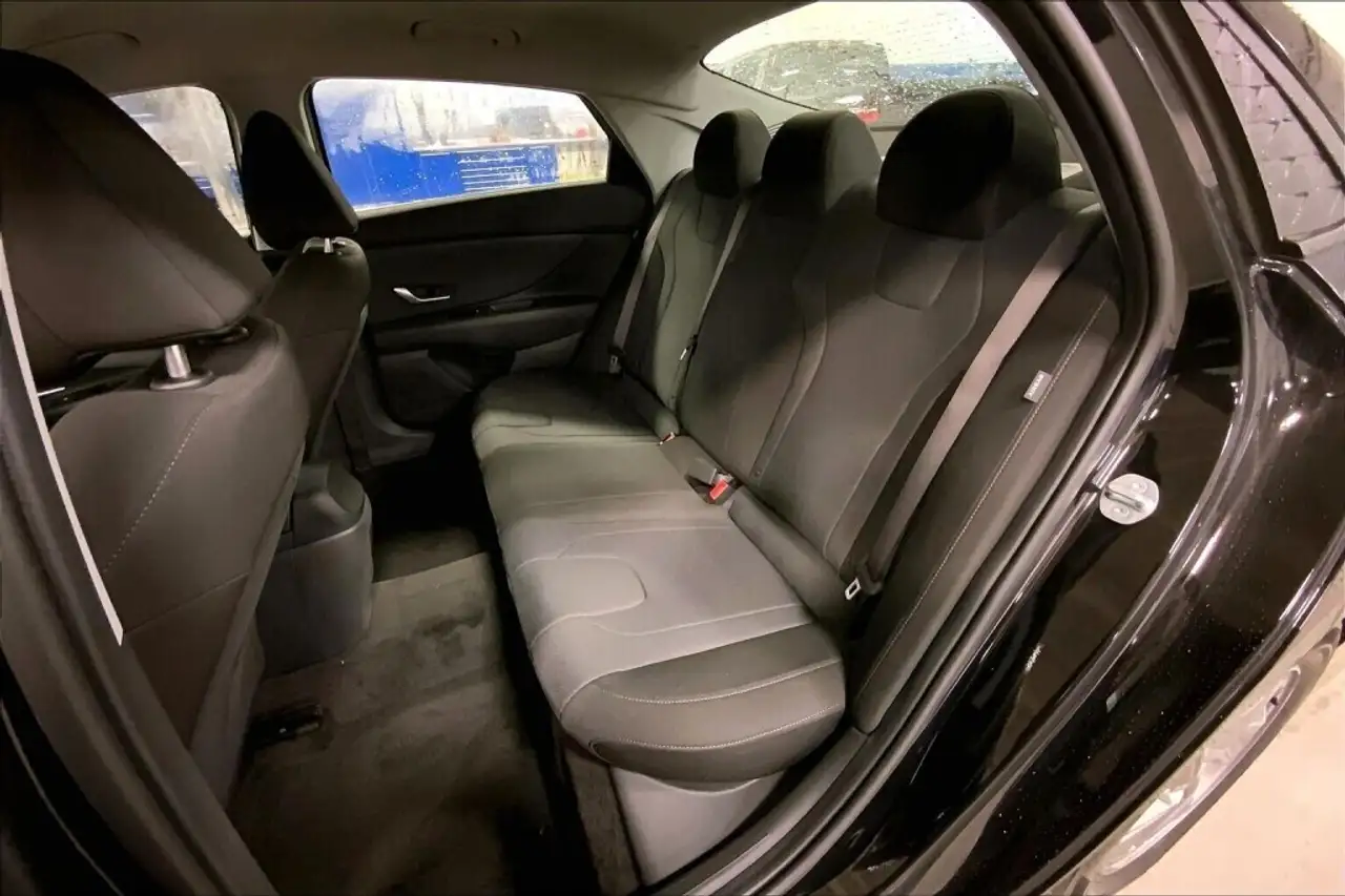 Hyundai ELANTRA снимка Hyundai ELANTRA