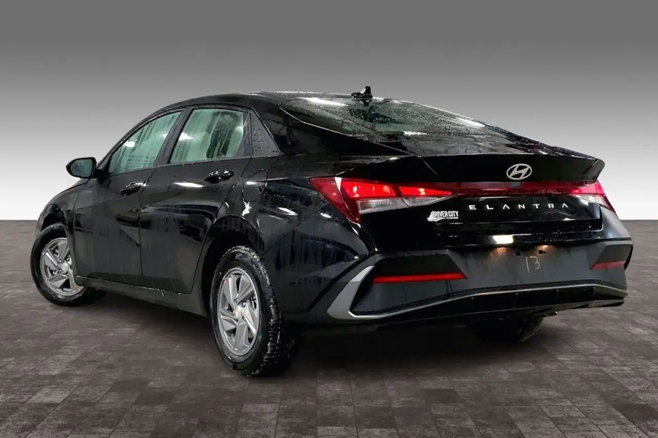 Hyundai ELANTRA снимка Hyundai ELANTRA