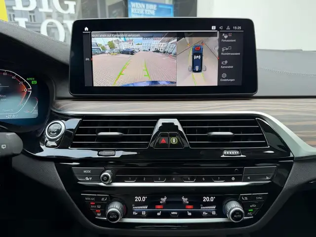 BMW 5 Series view 9