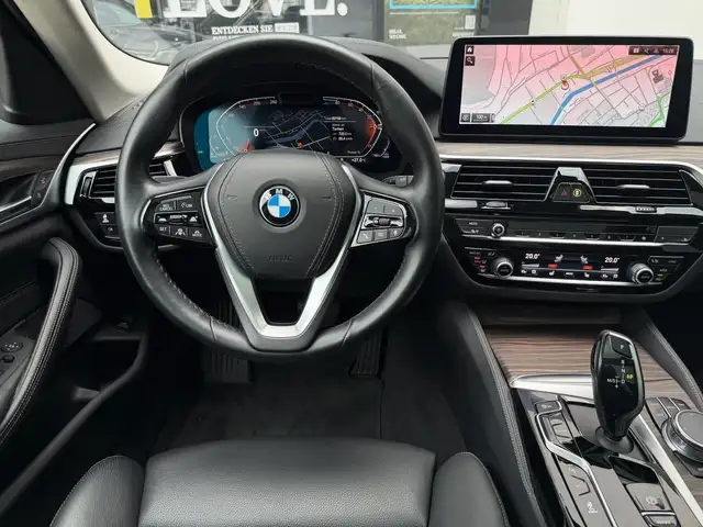BMW 5 Series view 3