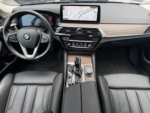 BMW 5 Series view 12