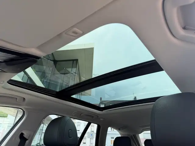 BMW 5 Series view 14