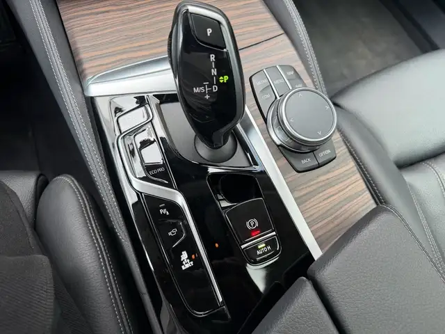 BMW 5 Series view 15