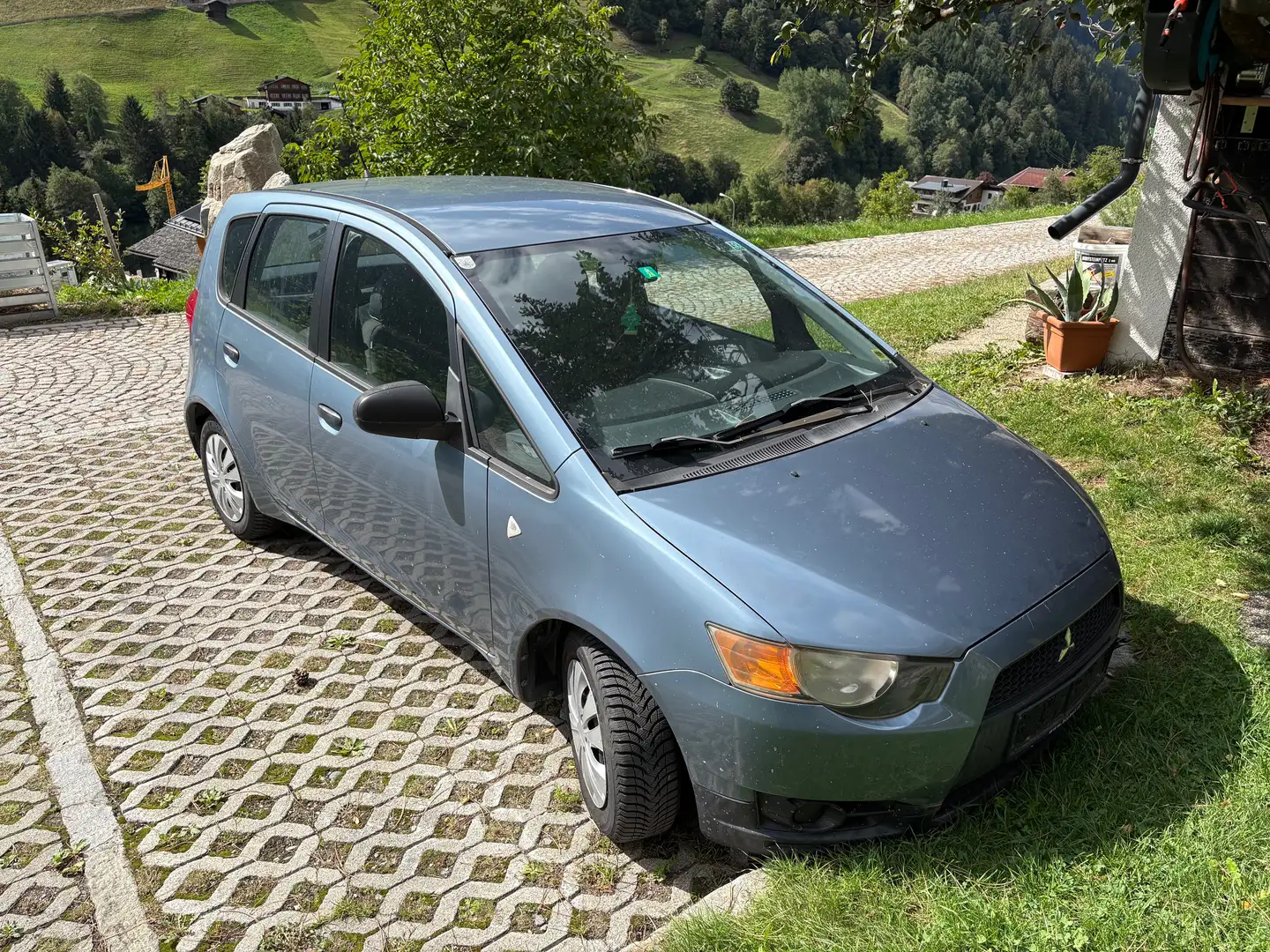 Mitsubishi Colt Colt 5dr 1,1 MPI Inform AC Inform AC Blau - 2