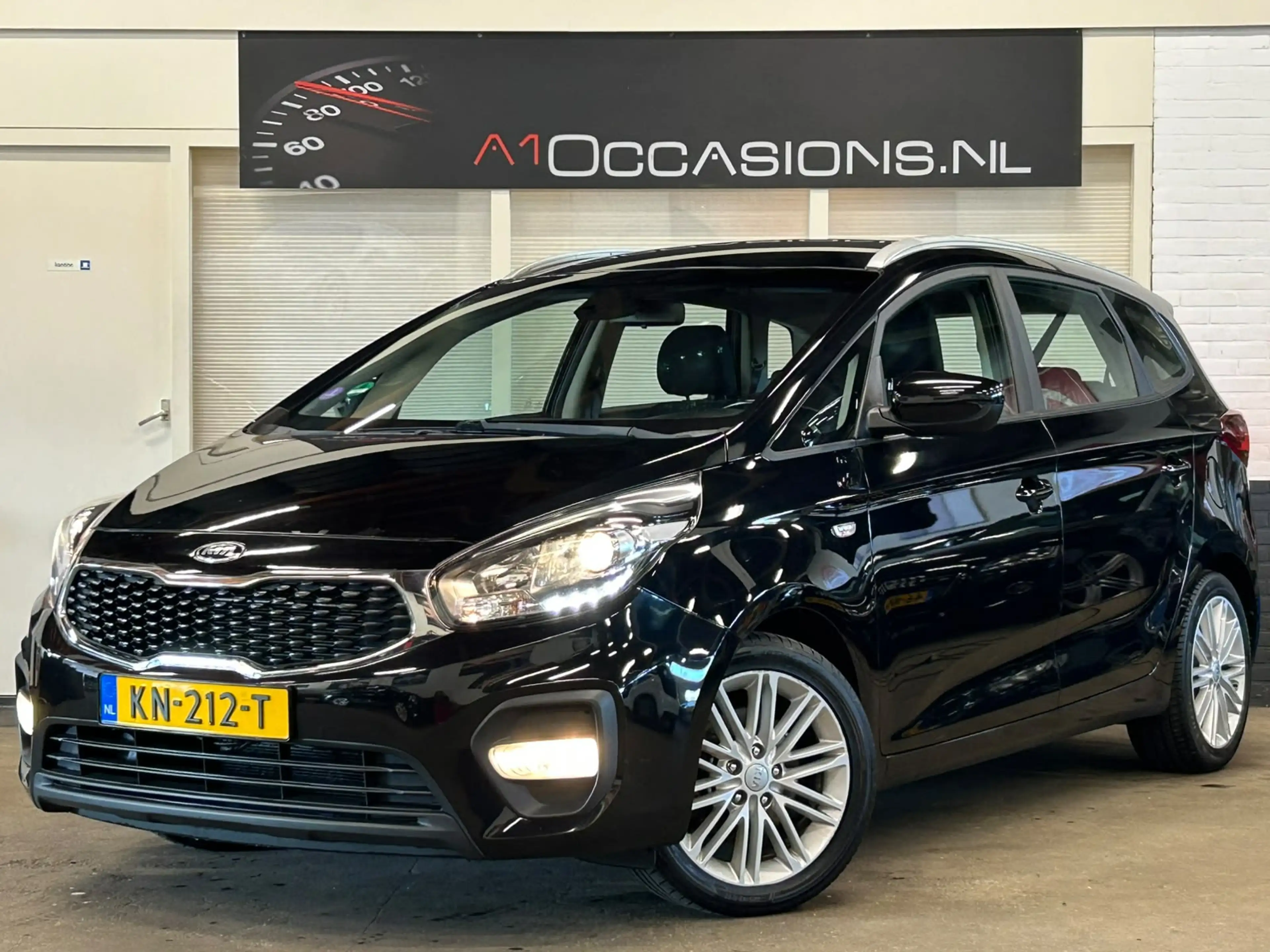 Kia Carens 1.6 GDi First Edition + 7 PERSOONS + NAVI !! — photo 2