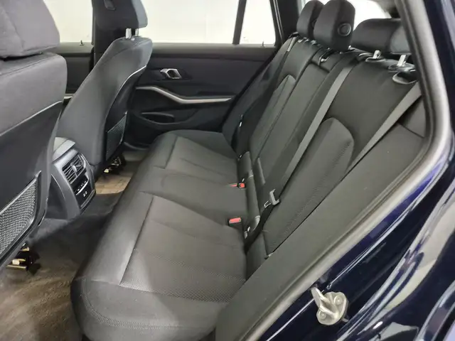 BMW 3 Series view 8