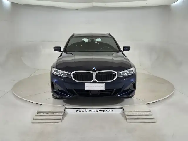 BMW 3 Series view 3