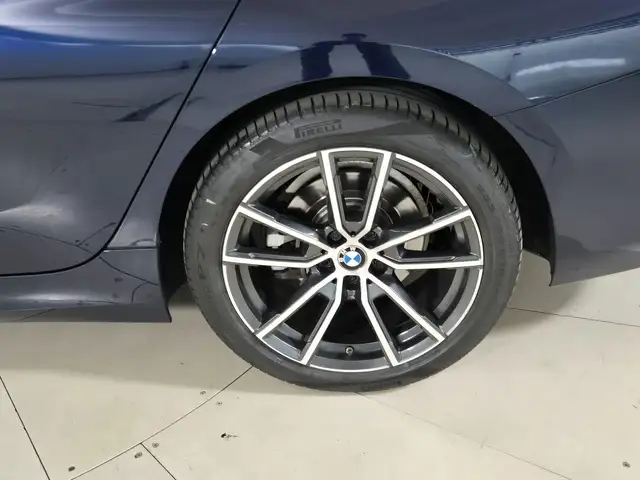 BMW 3 Series view 15