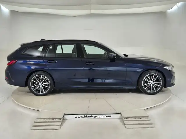BMW 3 Series view 6