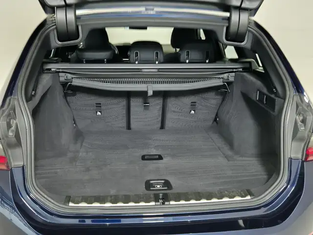 BMW 3 Series view 14