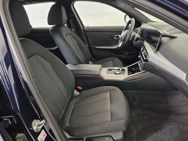 BMW 3 Series view 11