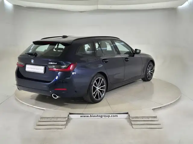 BMW 3 Series view 5