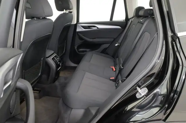 BMW X3 view 8
