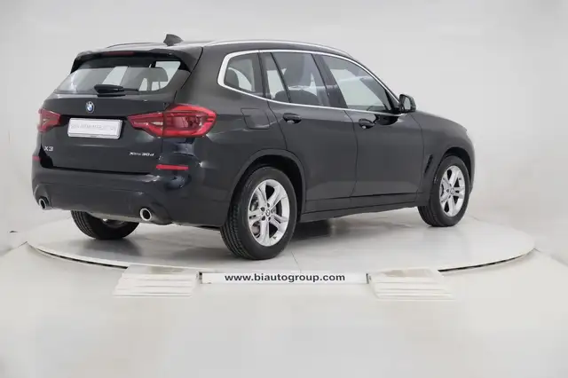 BMW X3 view 5