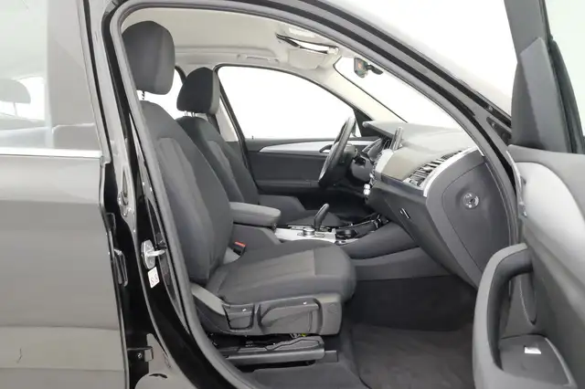 BMW X3 view 10