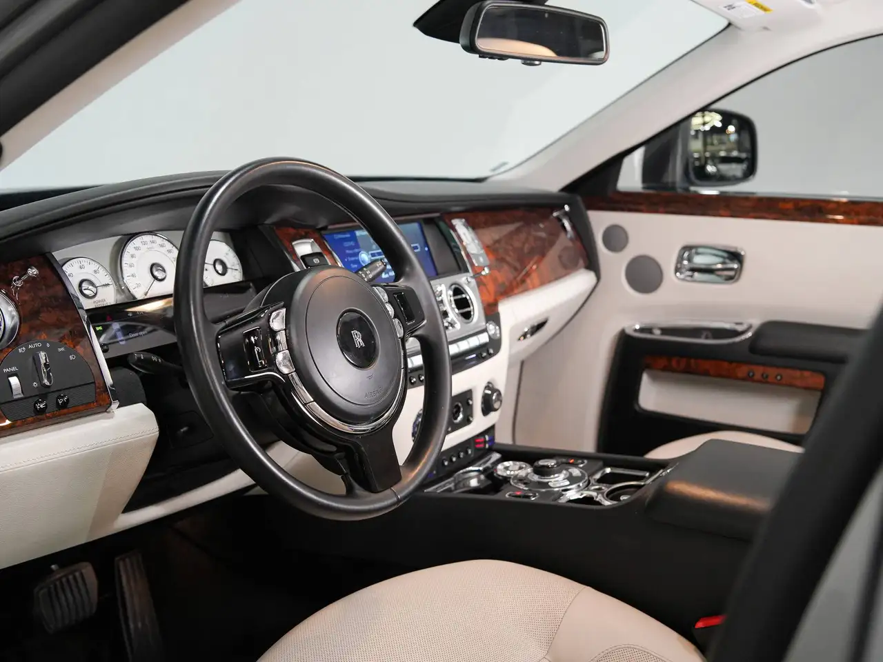 Rolls-Royce Ghost photo Rolls-Royce Ghost