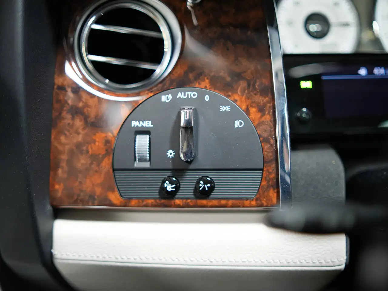 Rolls-Royce Ghost photo Rolls-Royce Ghost