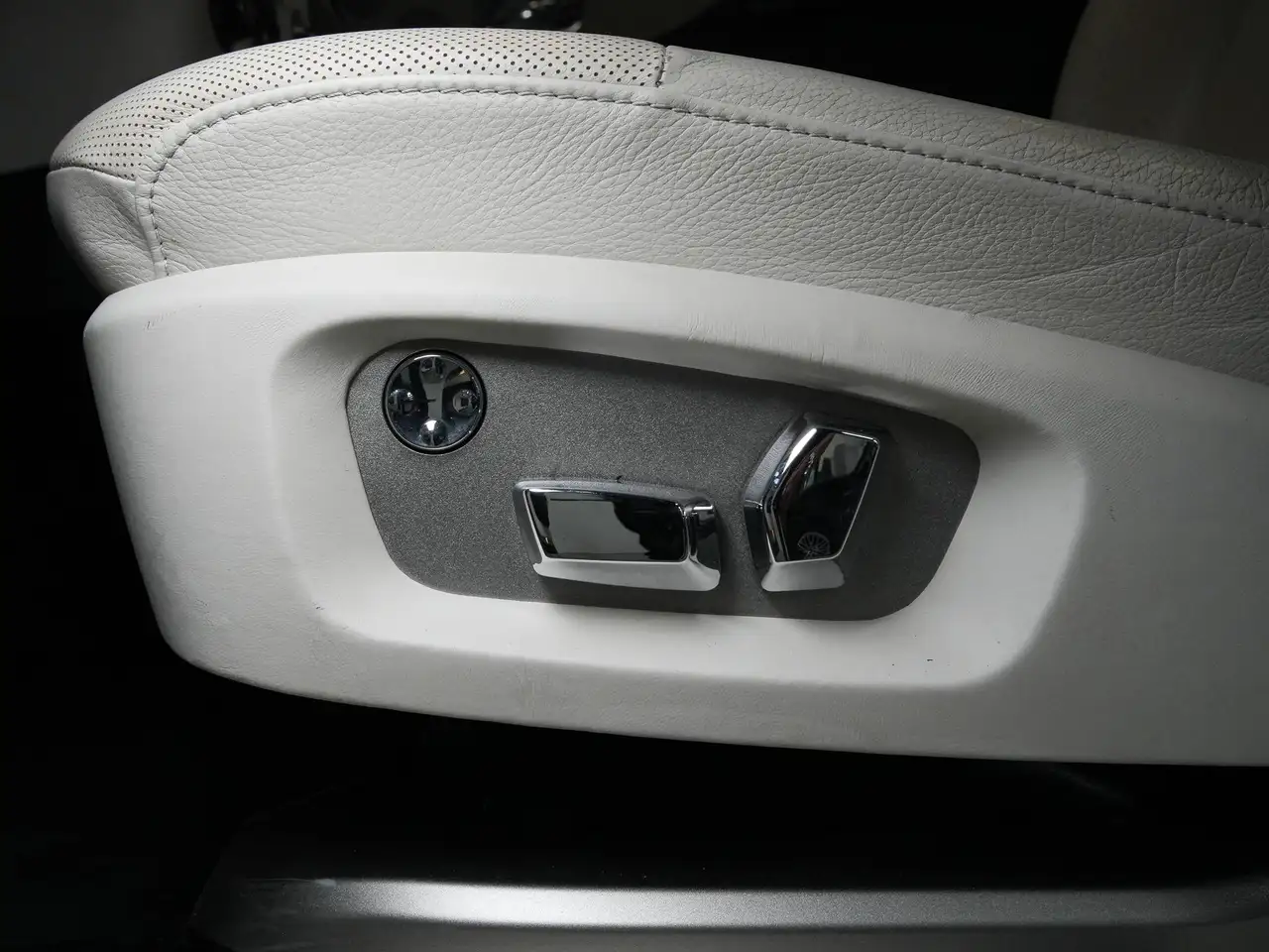 Rolls-Royce Ghost photo Rolls-Royce Ghost