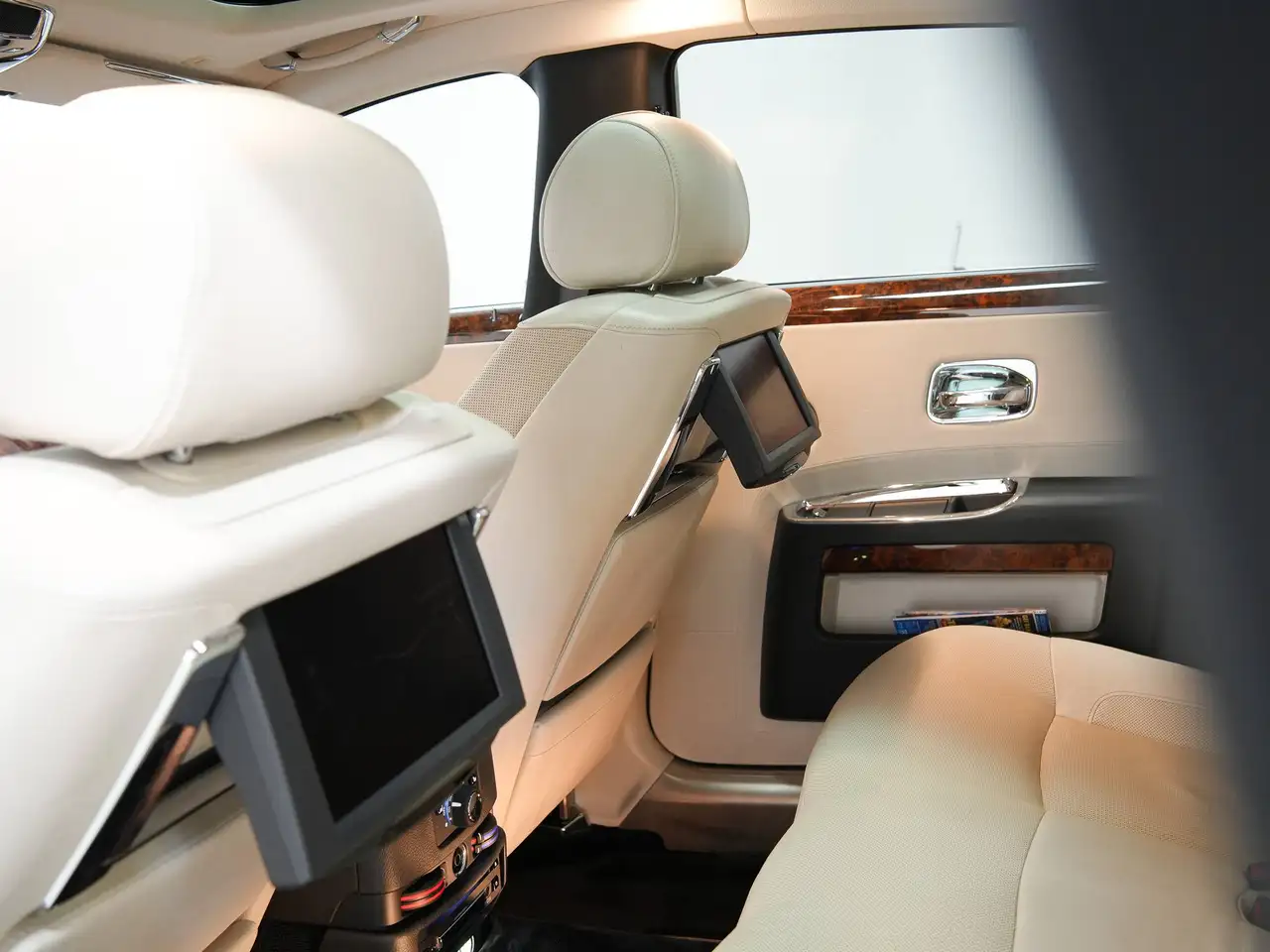 Rolls-Royce Ghost photo Rolls-Royce Ghost
