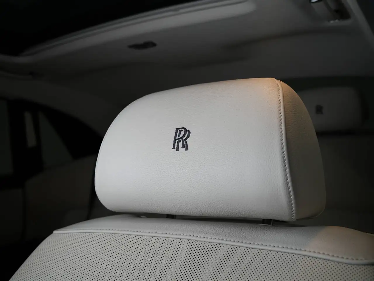Rolls-Royce Ghost photo Rolls-Royce Ghost