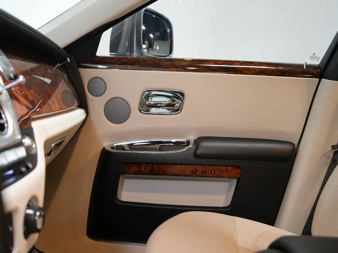 Rolls-Royce Ghost photo Rolls-Royce Ghost