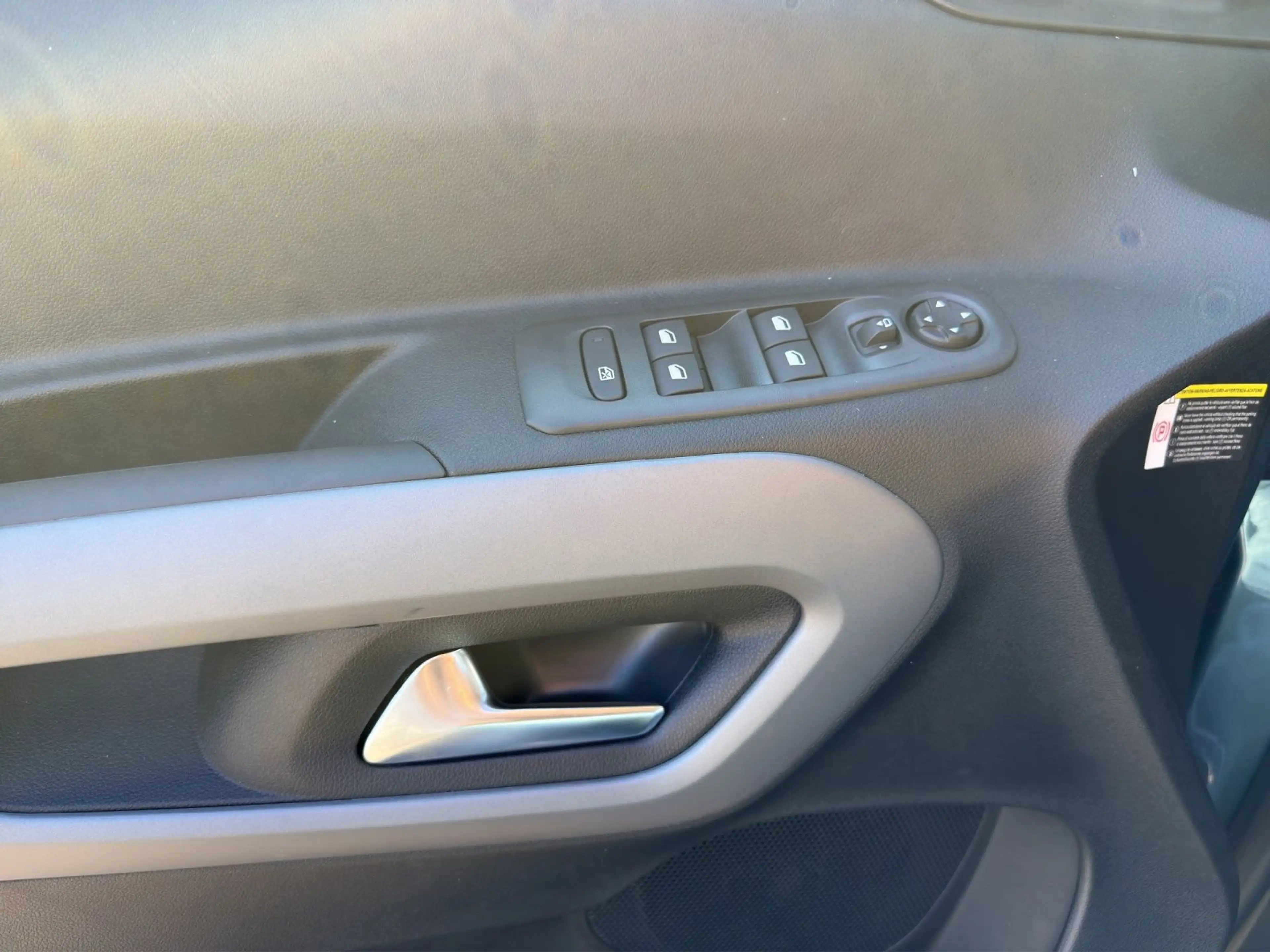 Fiat Qubo L Icon*LED*KLIMA*SHZ*ALU*RADIO* — photo 15