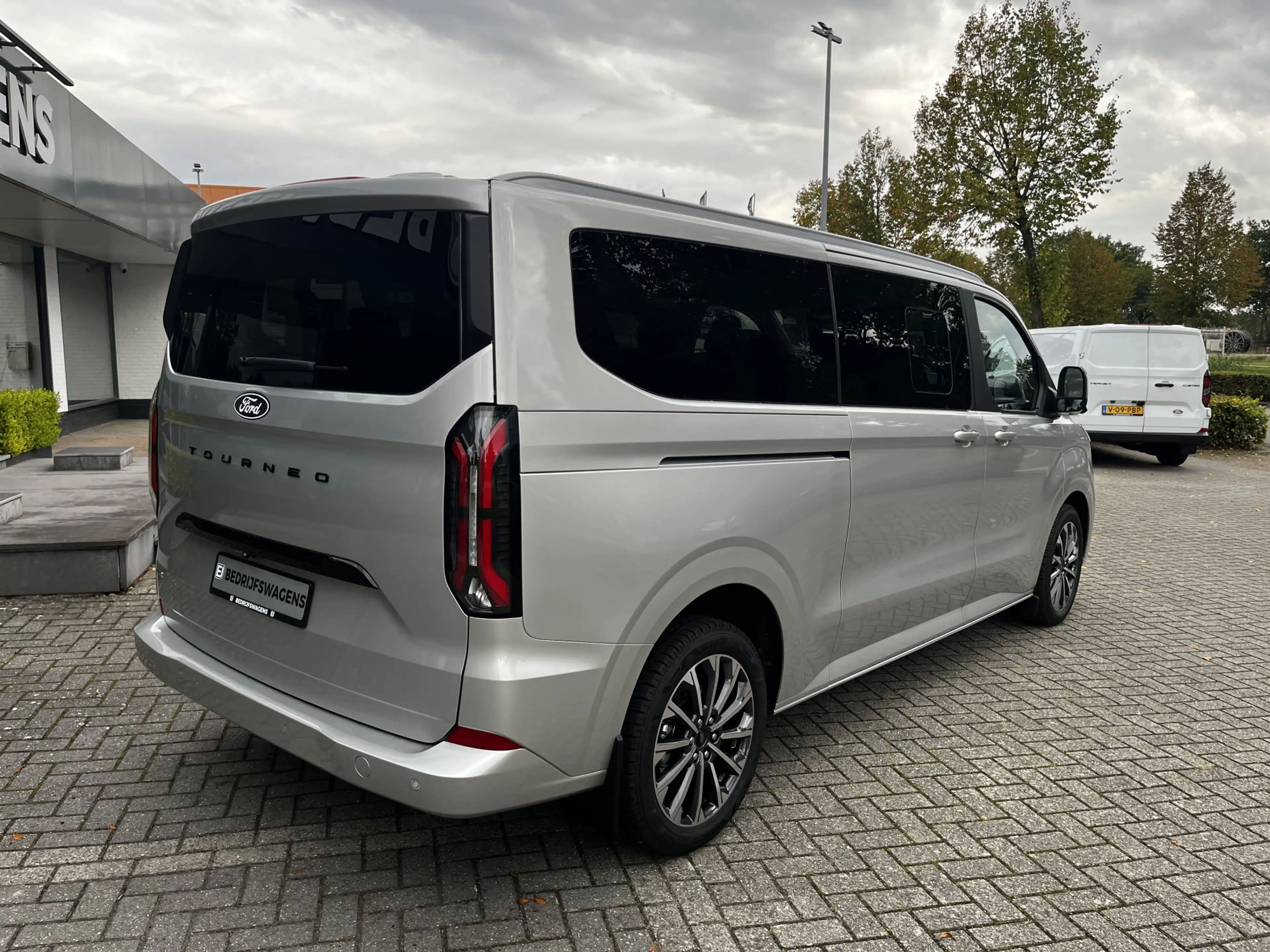 Ford Tourneo Custom 340 2.5 PHEV L2H1 Titanium X VIP Bus 8p. | FULL OP — photo 10